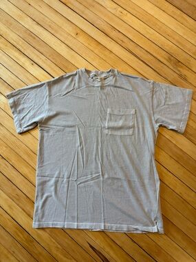 Madewell Short Sleeve Pocket Tee in Light Gray. Never worn
